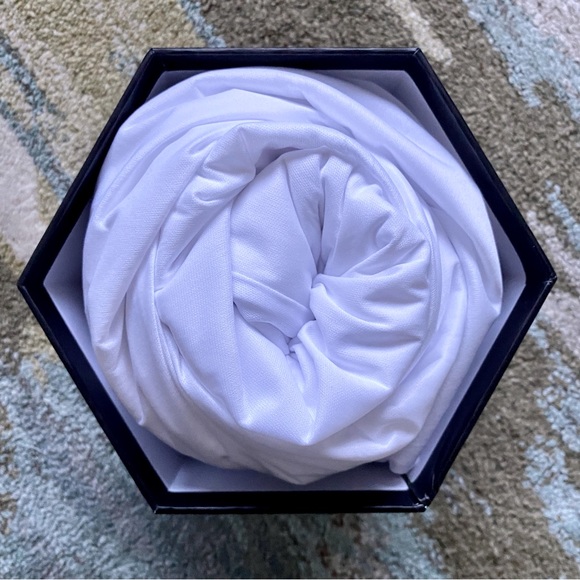 Malouf Comfort Mattress Protector from Sleep Country Canada NWT - Picture 4 of 7